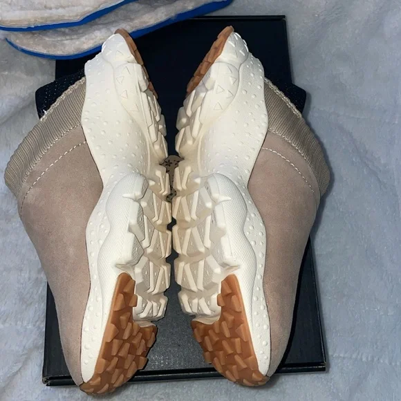 NWT FLOWER MOUNTAIN Camp Uni Slip-On Mouton Leather/shearling - Beige